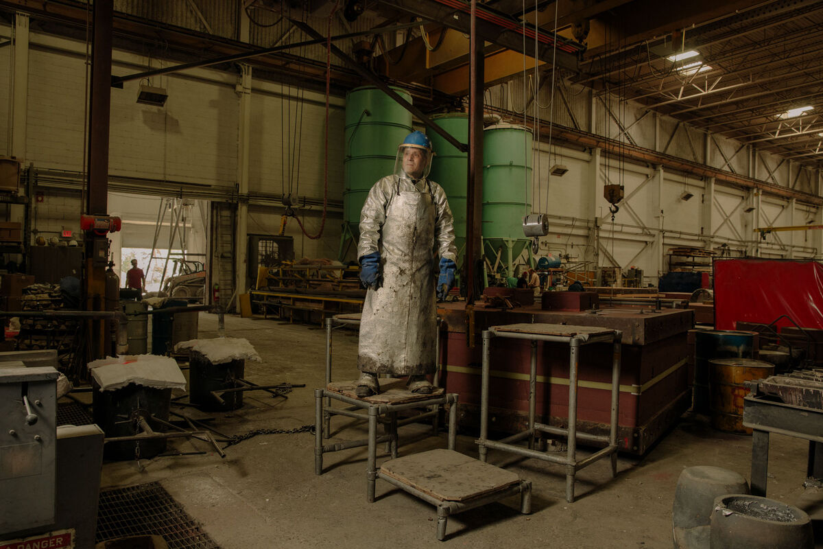 Portrait of Vicente Cardoso, PTX Craftsman. Photo by Ricky Rhodes for Artsy.