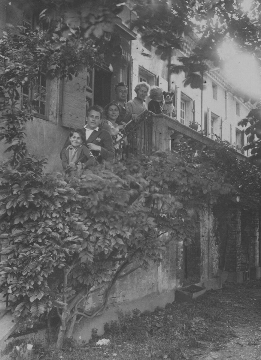 Moly-Sabata's first artists, Australian potter Anna Dangar and French composer Cesar Geoffray, pictured with Geoffray's family, ca. 1930. Courtesy of Moly-Sabata.
