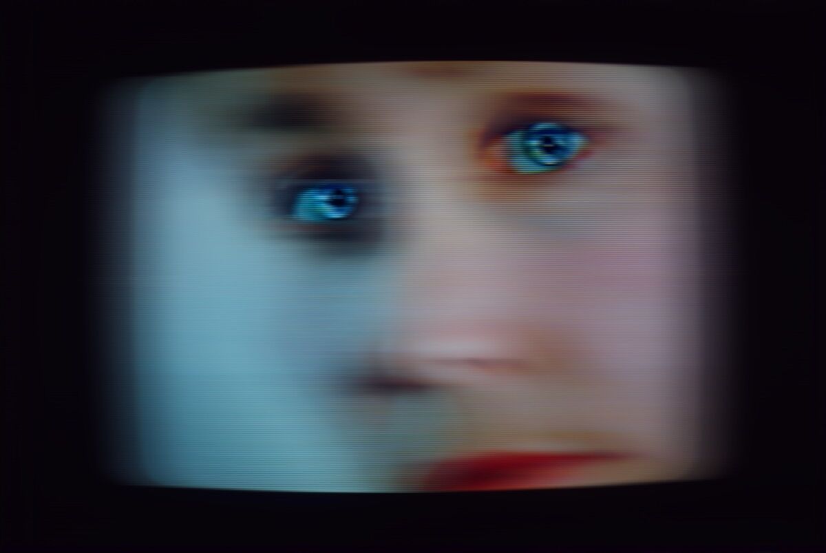 Lynn Hershman, still de Seduction of a Cyborg, 1996. Cortesia do artista