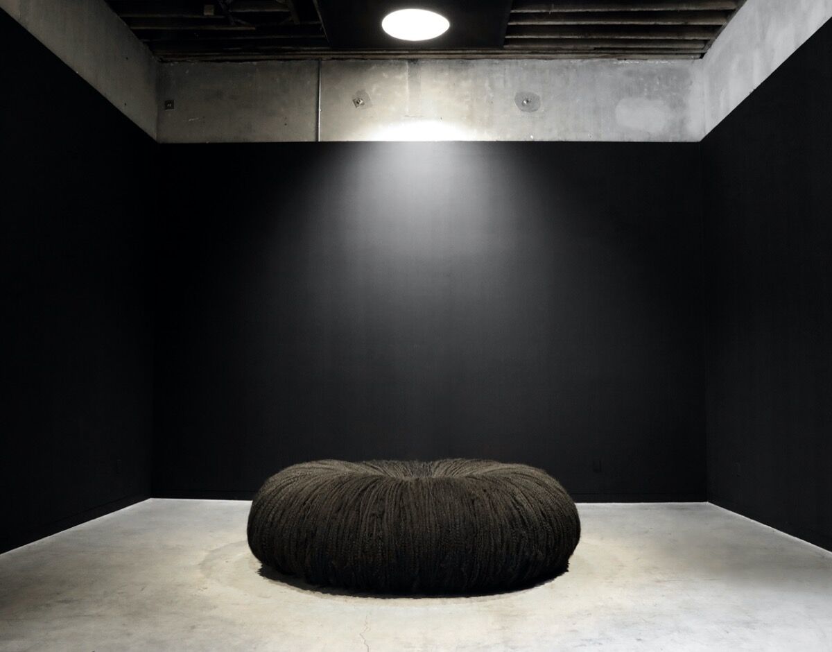 Angela Hennessy, Black Hole, 2017. Cortesía del artista y Artadia. Angela Hennessy fue galardonada con Artadia 2019.