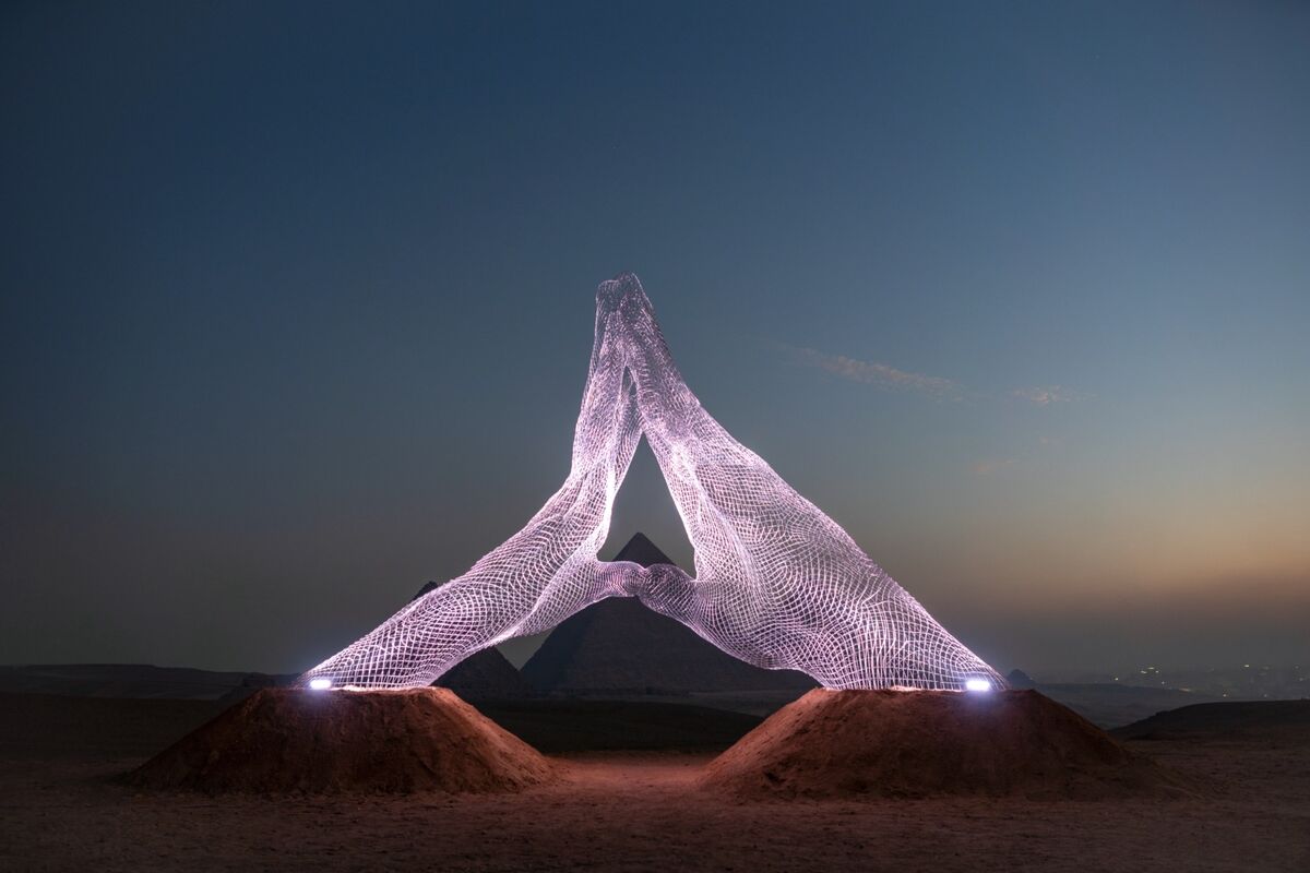 Lorenzo Quinn, installation view of Together, 2021. Courtesy of the artist and Art D’Egypte.