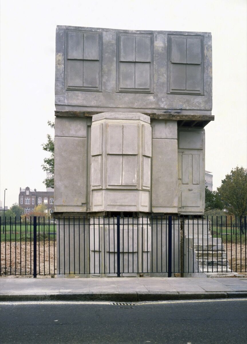 Rachel Whiteread, House, at 193 Grove Road, London E3, 1993. © Rachel Whiteread. Photo by Sue Omerod. Courtesy of the artist and Gagosian. 