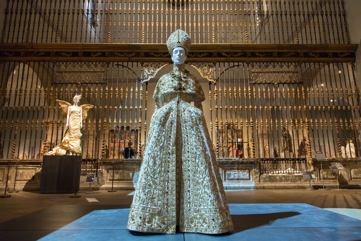 The Met S Heavenly Bodies And Rihanna S Hat Examines Power In