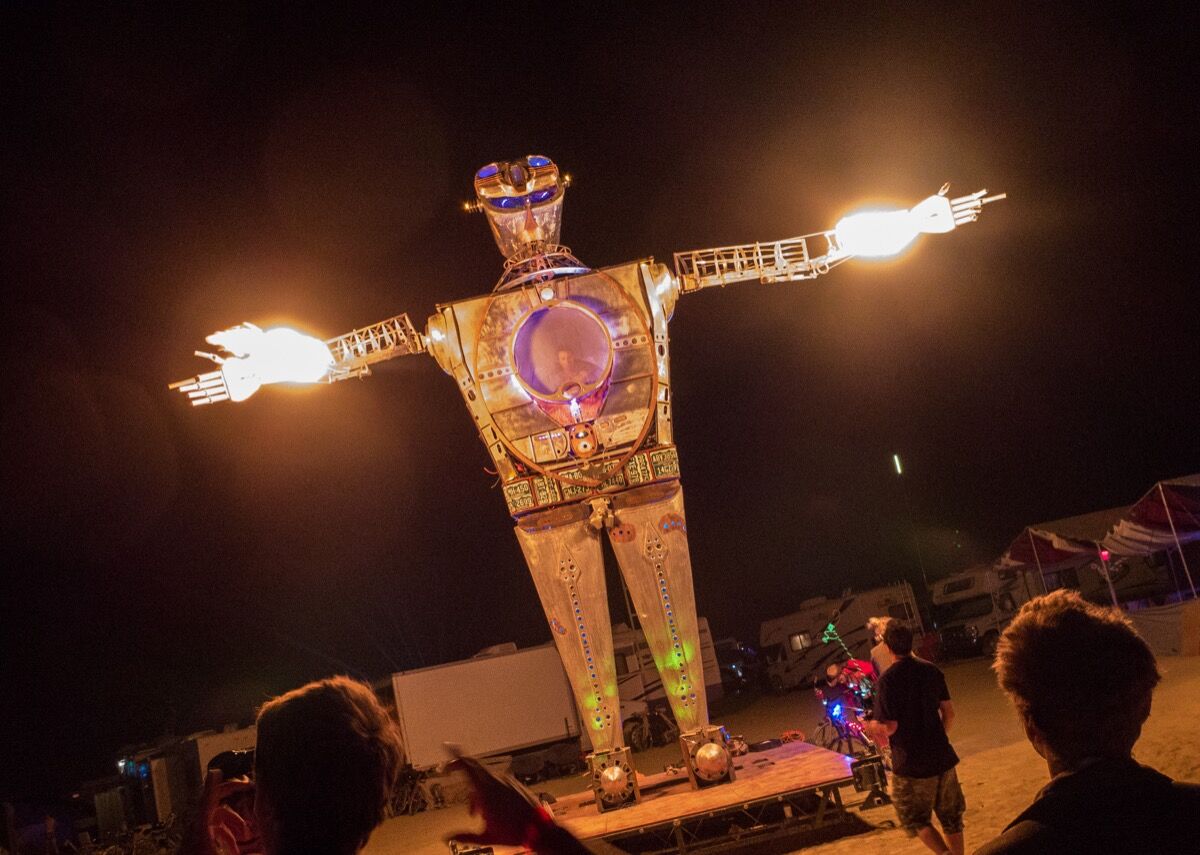 Shane Evans, Robot Resurrection, 2014. Photo by Todd Powell. Courtesy of the artist.