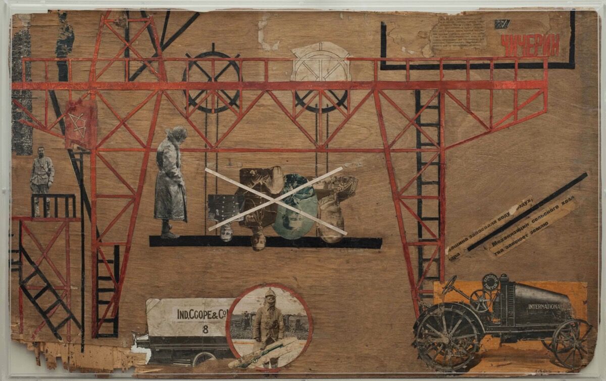 Liubov Popova, diseño de escenario para Earth in Turmoil de Sergei Tretiakov, Meyerhold Theatre, Moscú, 1923–24.  Cortesía del Museo Nacional Centro de Arte Reina Sofía.