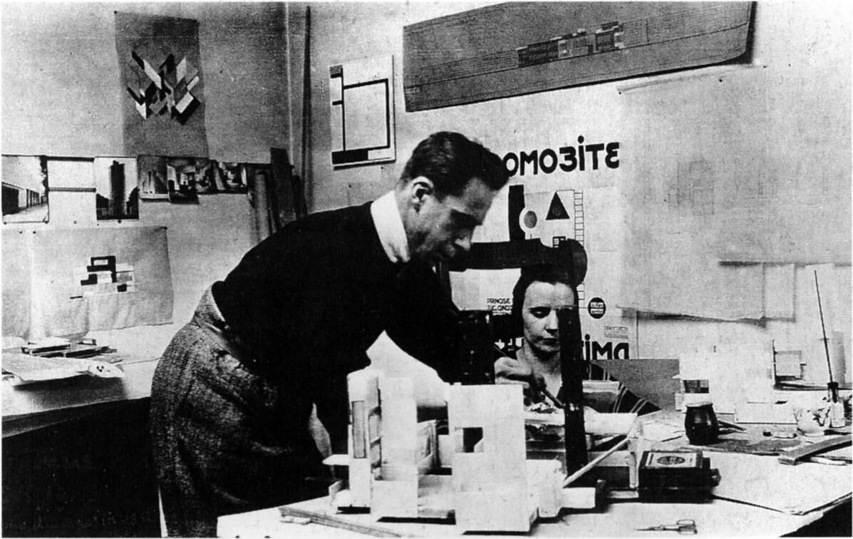 Theo and Nelly van Doesburg in the studio on Rue du Moulin Vert, Paris, 1923. Photo via Wikimedia Commons. 