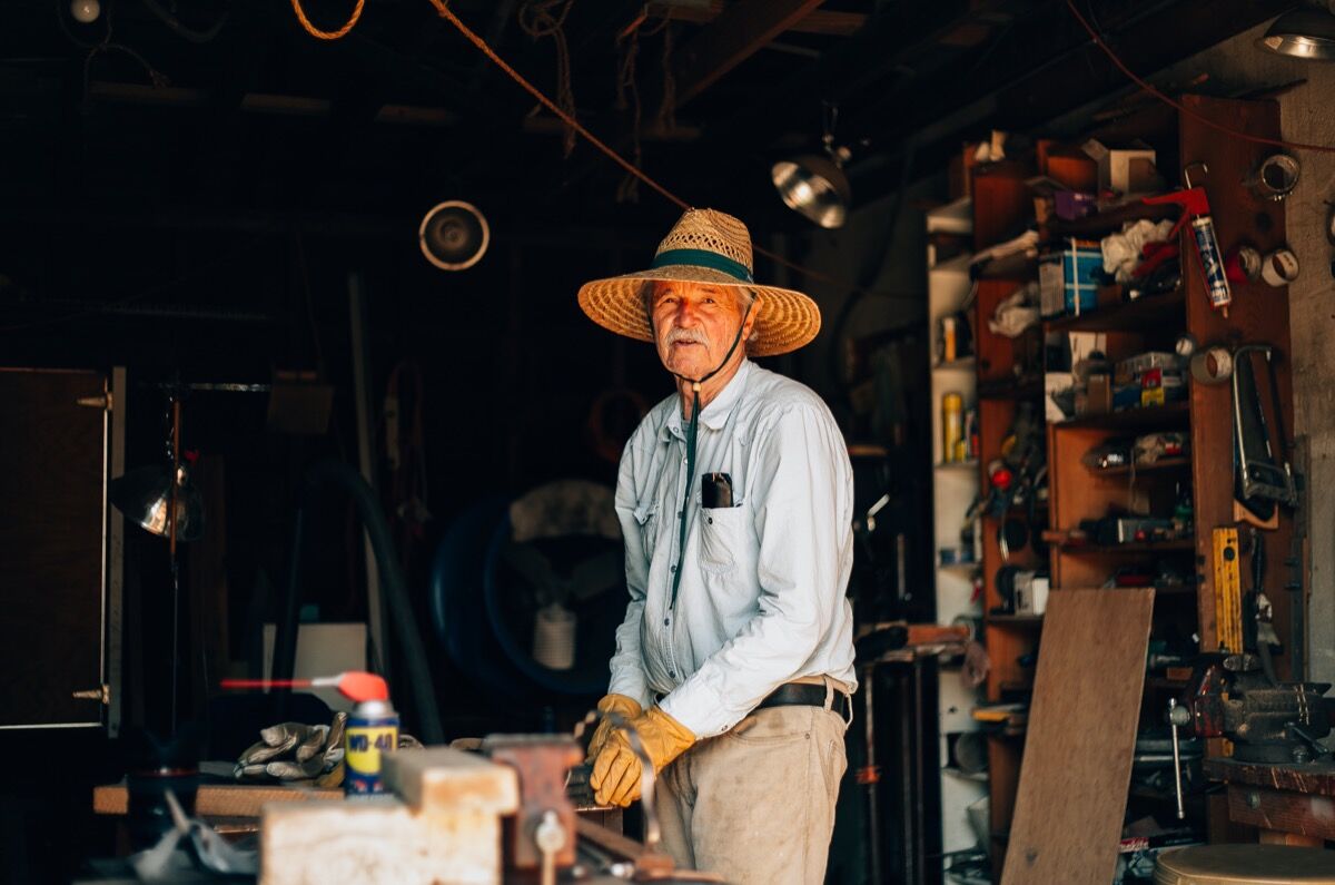 Wendell Dayton in the studio, age 79. Photo by Bryan David Hall. Courtesy of the artist.
