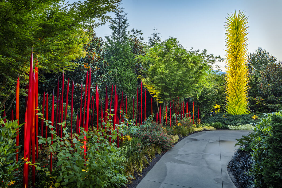 Dale Chihuly Pioneering Glass Artist Is Building A Major Legacy