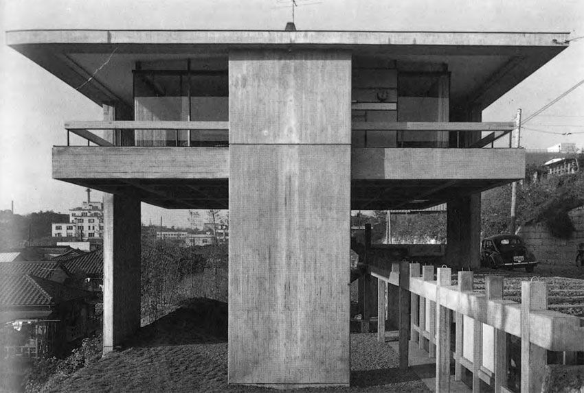Kiyonori Kikutake, Skyhouse, 1958. Image via Wikimedia Commons.