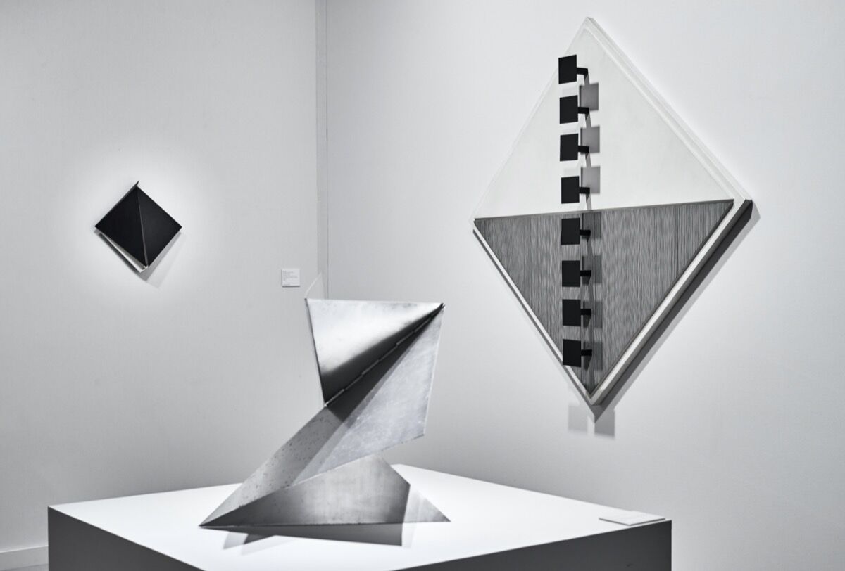 Installation view of works by Lygia Clark and Jesús Rafael Soto in Galeria Bergamin & Gomide’s booth at TEFAF New York Spring 2019. © “The World of Lygia Clark” Cultural Association. Photo by Mark Niedermann. Courtesy of TEFAF.