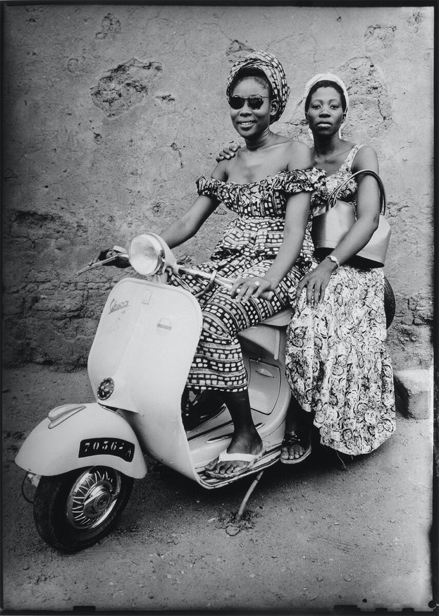 Seydou Keïta, Untitled, 1952-1955. © Seydou Keïta-SKPEAC. Courtesy of CAAC – The Pigozzi Collection.