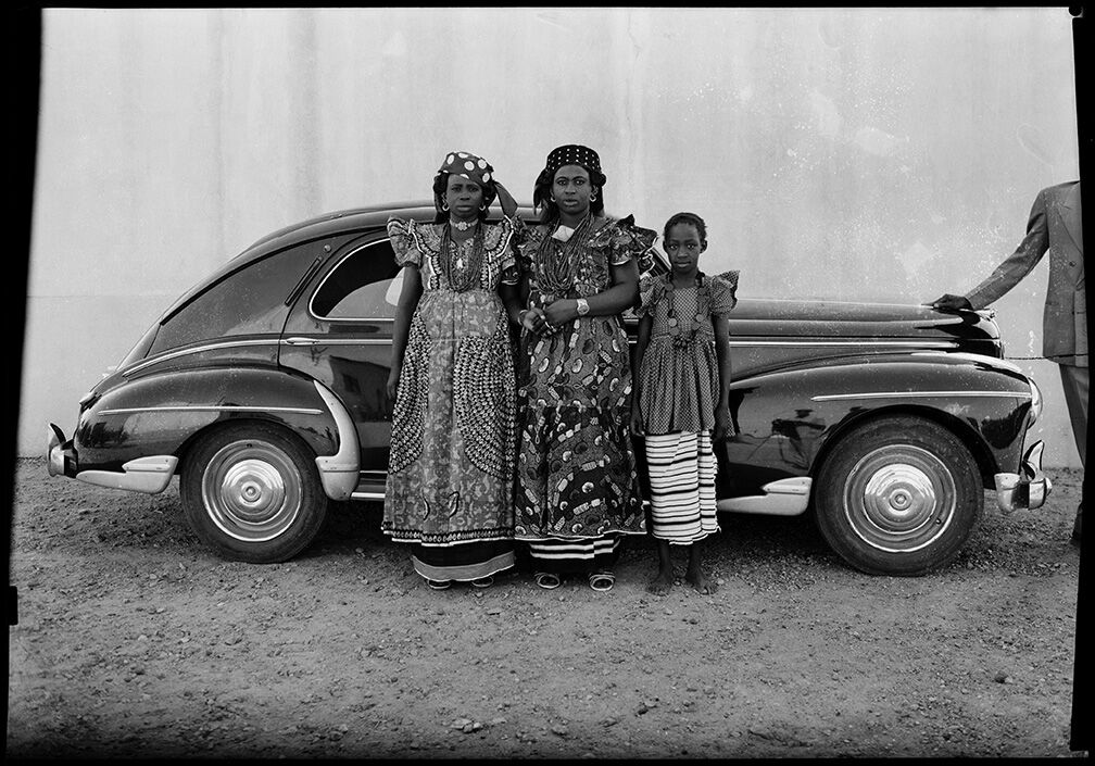 Seydou Keïta, Untitled, 1954-1960. © Seydou Keïta-SKPEAC. Courtesy of CAAC – The Pigozzi Collection.