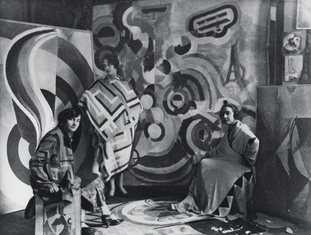 Sonia Delaunay and two friends in Robert Delaunay's studio, rue des Grands-Augustins, Paris 1924. Bibliothèque nationale de France, Paris. Courtesy of Tate Modern.