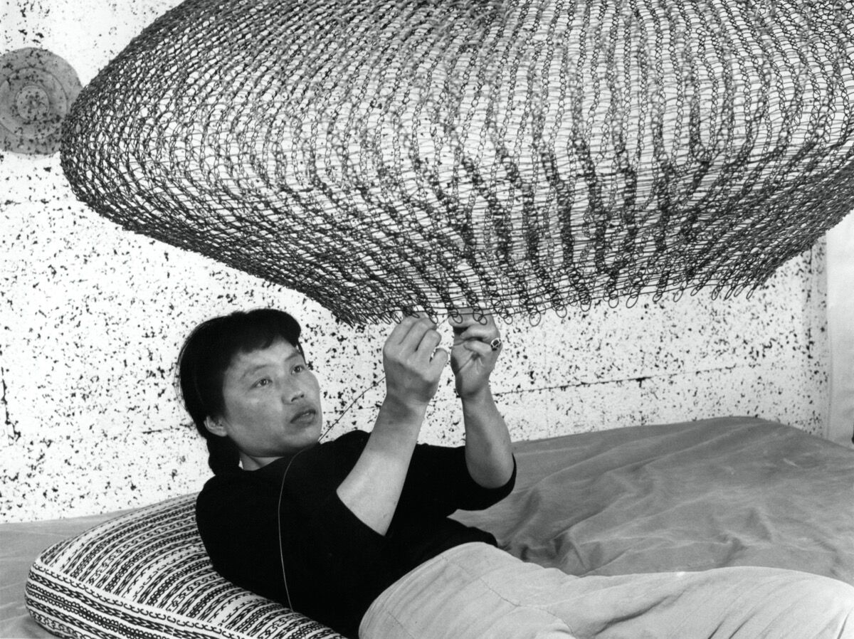 Portrait of Ruth Asawa forming a looped-wire sculpture, 1957. Photo by Imogen Cunningham. © 2019 Imogen Cunningham Trust. Courtesy of the Imogen Cunningham Trust.