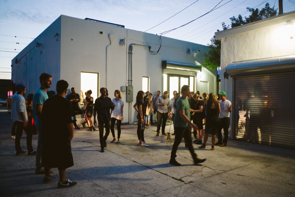 Guests outside Nina Johnson. Photo by Gesi Schilling.