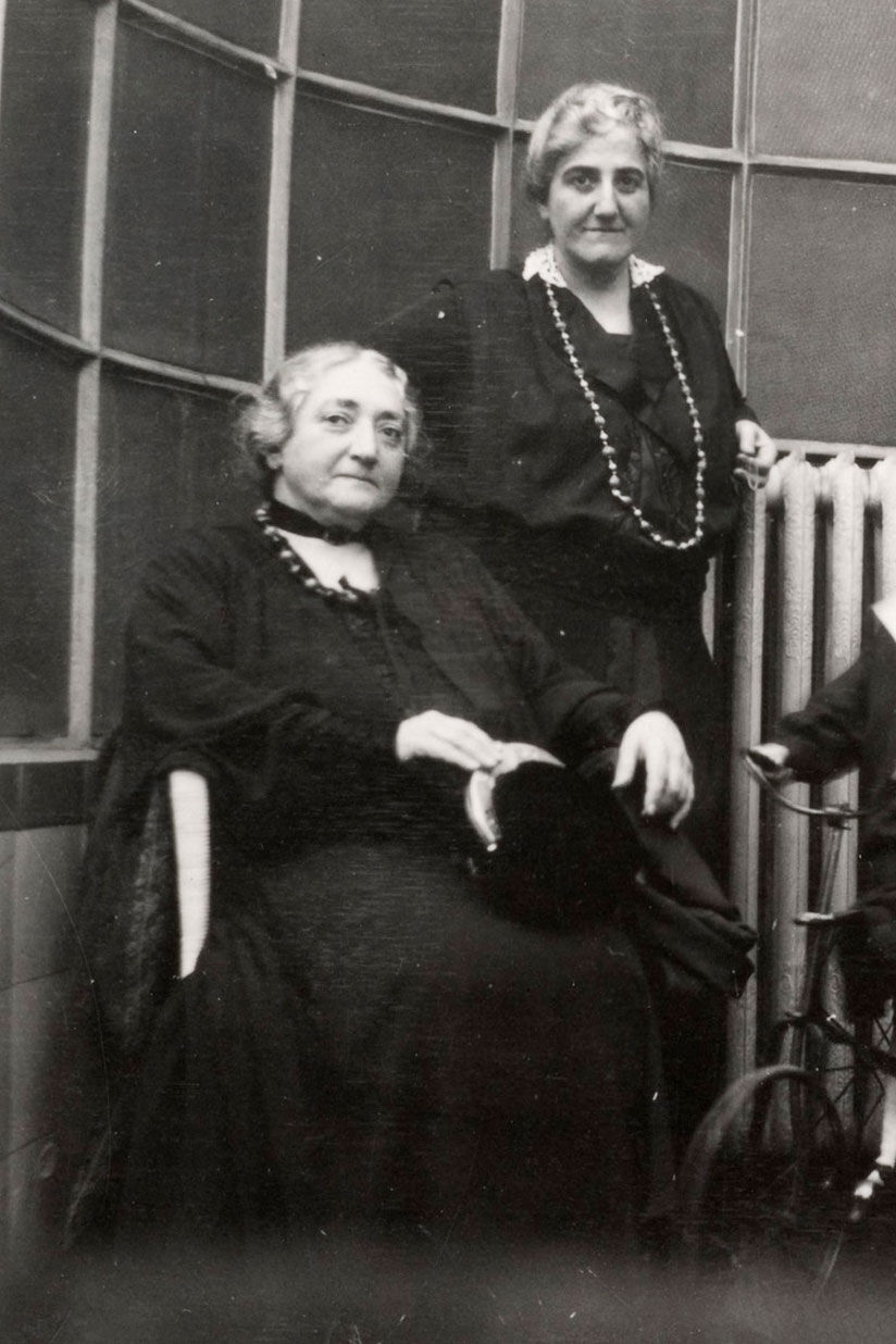 Claribel and Etta Cone in Michael Stein’s rue de la Tour apartment, Paris, ca. 1922-26. Claribel and Etta Cone Papers, Archives and Manuscripts Collections, The Baltimore Museum of Art. 