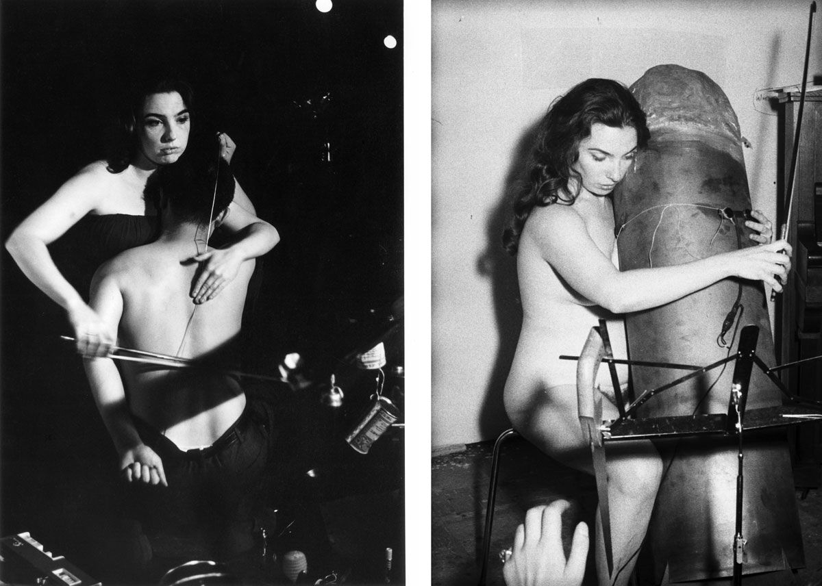 à gauche: Peter Moore, Charlotte Moorman et Name June Paik interprétant 26'1.1499 âde John Cage pour un joueur de cordes (section de violoncelle humain), Café au Go Go, New York, le 4 octobre 1965. Avec l'aimable autorisation de Barbara Moore et Paula Cooper Galerie, New York. Photographie © Barbara Moore / Sous licence de VAGA, NY. & Nbsp; Gracieuseté de la galerie d'art Grey Art Gallery de l'Université de New York; à droite: Thomas Tilly, Charlotte Moorman interprète Aria 4 de l'Opéra Sextronique de Nam June Paik, Düsseldorf, Allemagne de l'Ouest, le 7 octobre 1968. Avec la permission de AFORK (Galerie photo d'art moderne, musée Kunstpalast, Düsseldorf) , L'Université de New York.