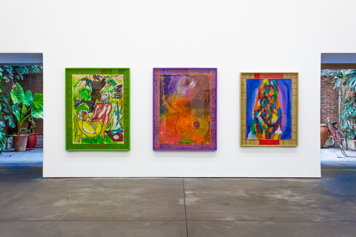 Pia Camil, installation view of “RÃe ahora, llora después” at GalerÃa OMR, Mexico City, 2020. © 2020. Photo by David DÃaz Medina. Courtesy of the artist and OMR, Mexico City.