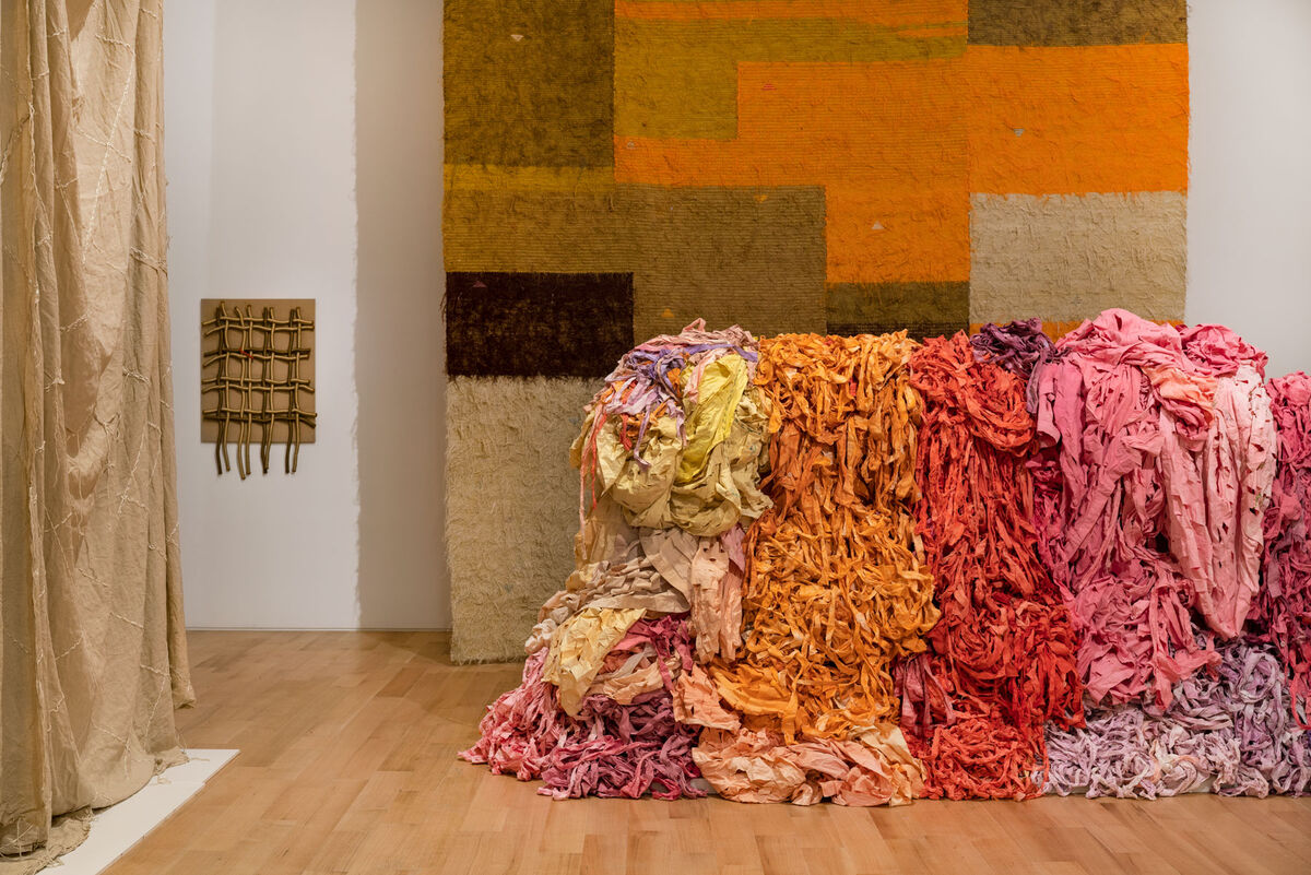 Installation view of “Sheila Hicks: Campo Abierto (Open Field),” at The Bass, 2019. Photo by Zachary Balber. Courtesy of The Bass, Miami Beach. 