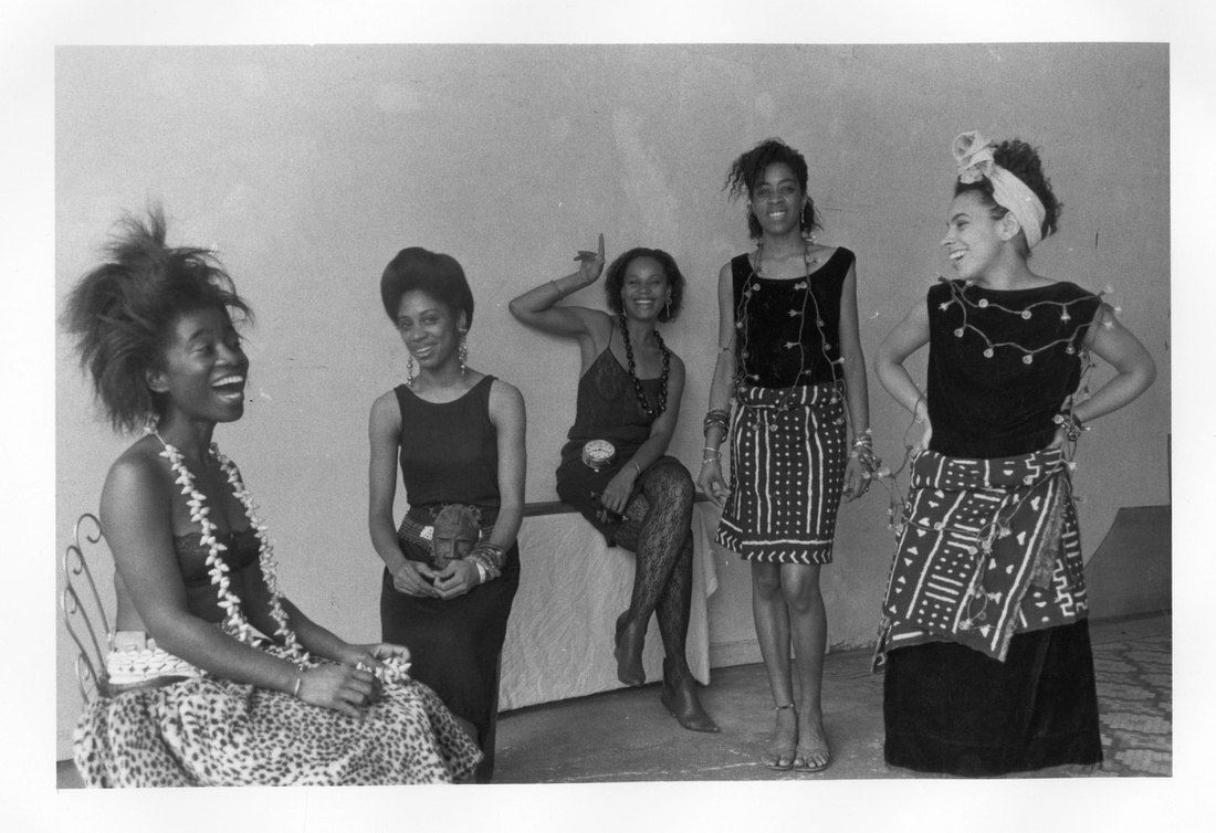 Lorna Simpson, candid. Courtesy of the Brooklyn Museum.