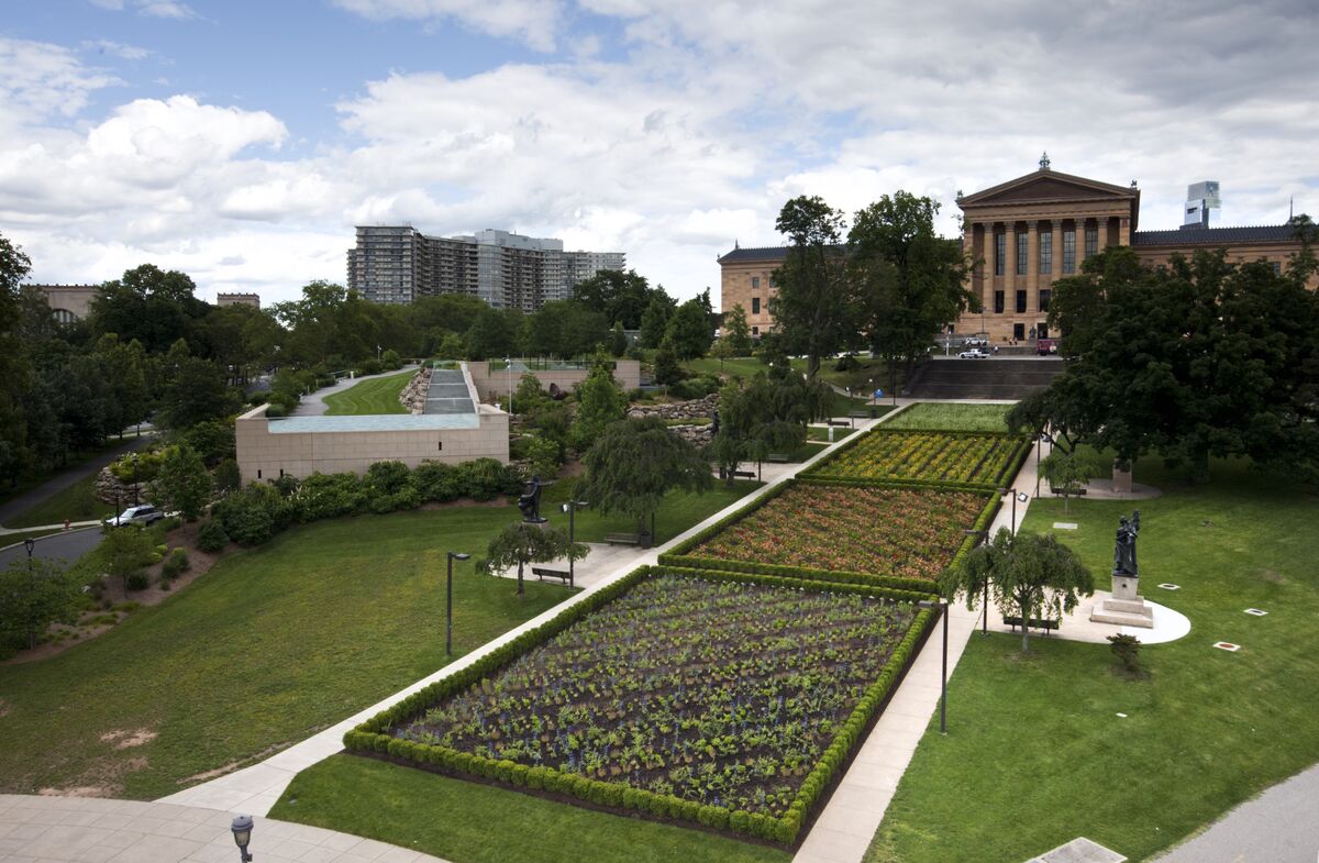Sol LeWitt’s Lines in Four Directions in Flowers in Philadelphia. Courtesy of the Philadelphia Museum of Art Library and Archives