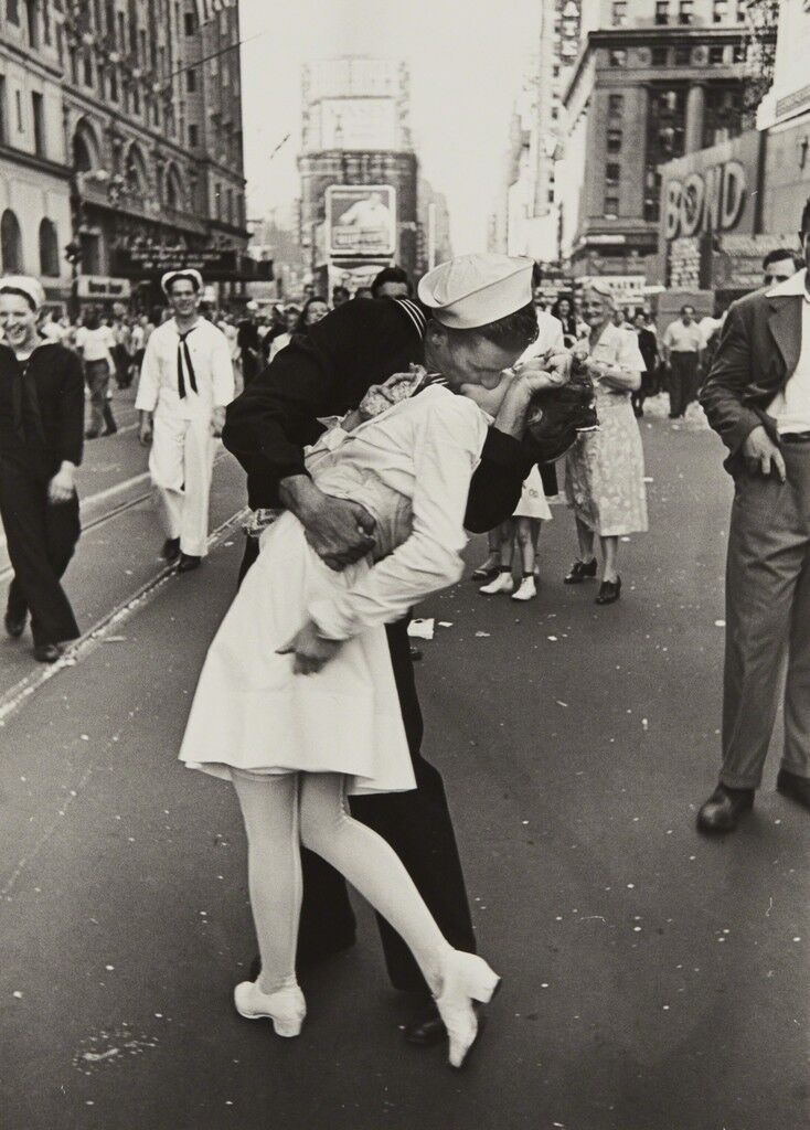 Alfred Eisenstaedt S Iconic Photo A V J Day Kiss Has Been Debated For Decades Artsy Alfred Eisenstaedt S Iconic Photo A V J Day Kiss Has Been Debated For Decades Artsy