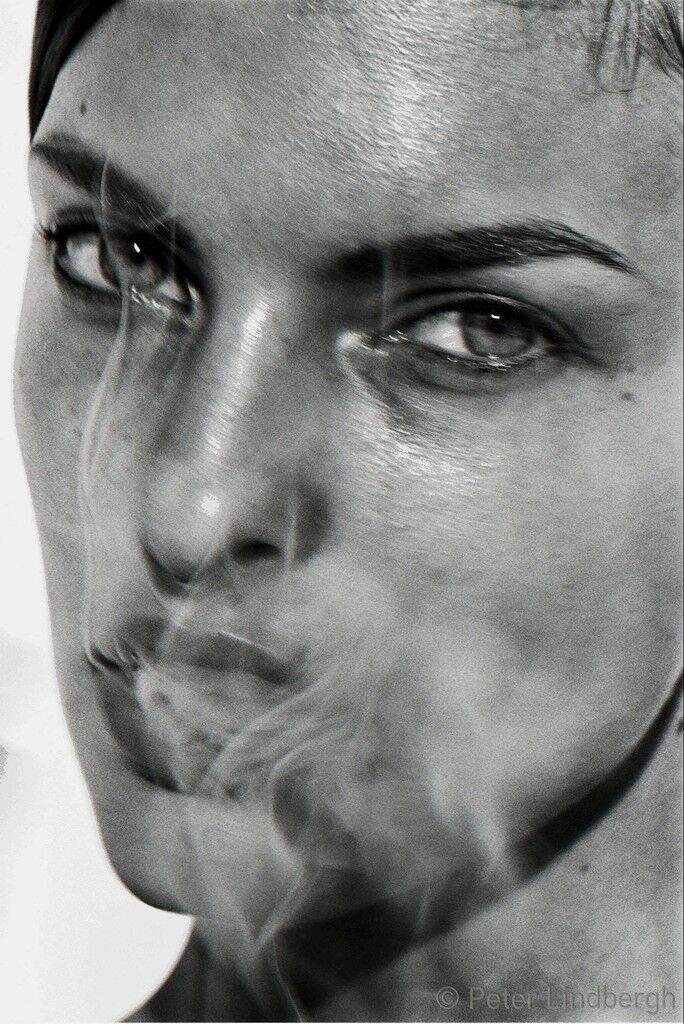 LINDA EVANGELISTA, PARIS, FRANCE, 1990