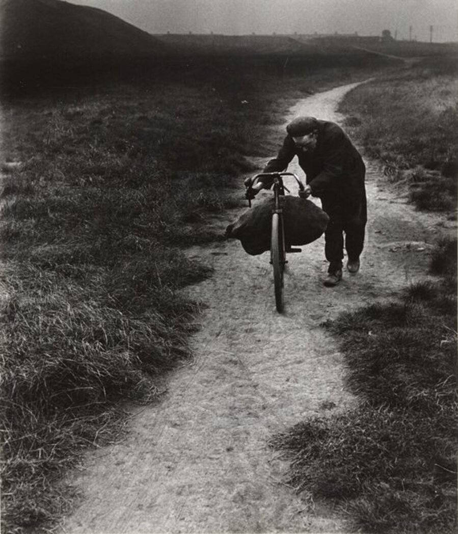 Coal-searcher going home to Jarrow