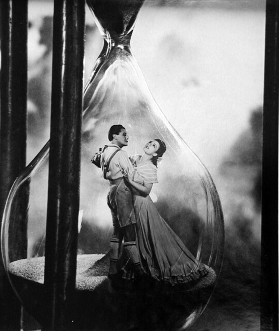 Ivor Novello and Mary Ellis 'surrealized' for The Dancing Years
