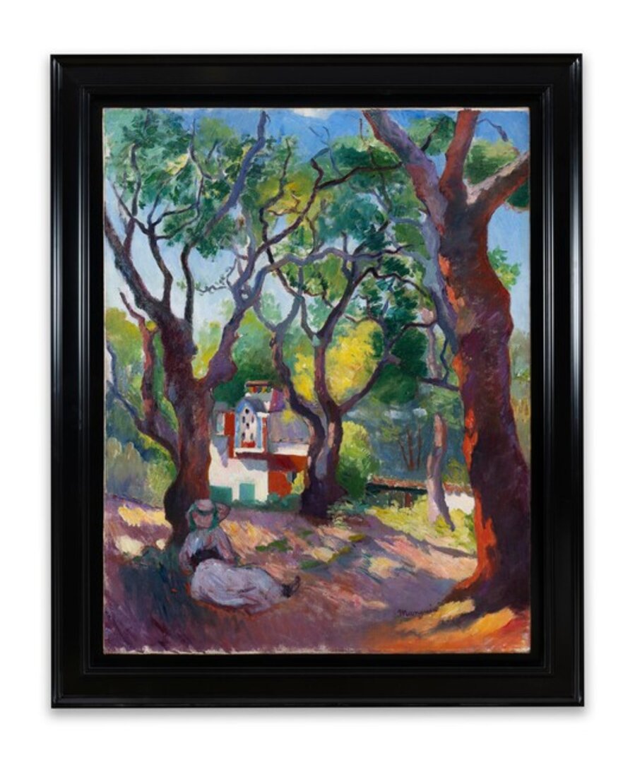 Jeanne près du pigeonnier de la villa Demière à Saint-Tropez