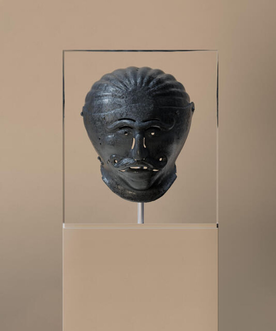Groteskenhelm
