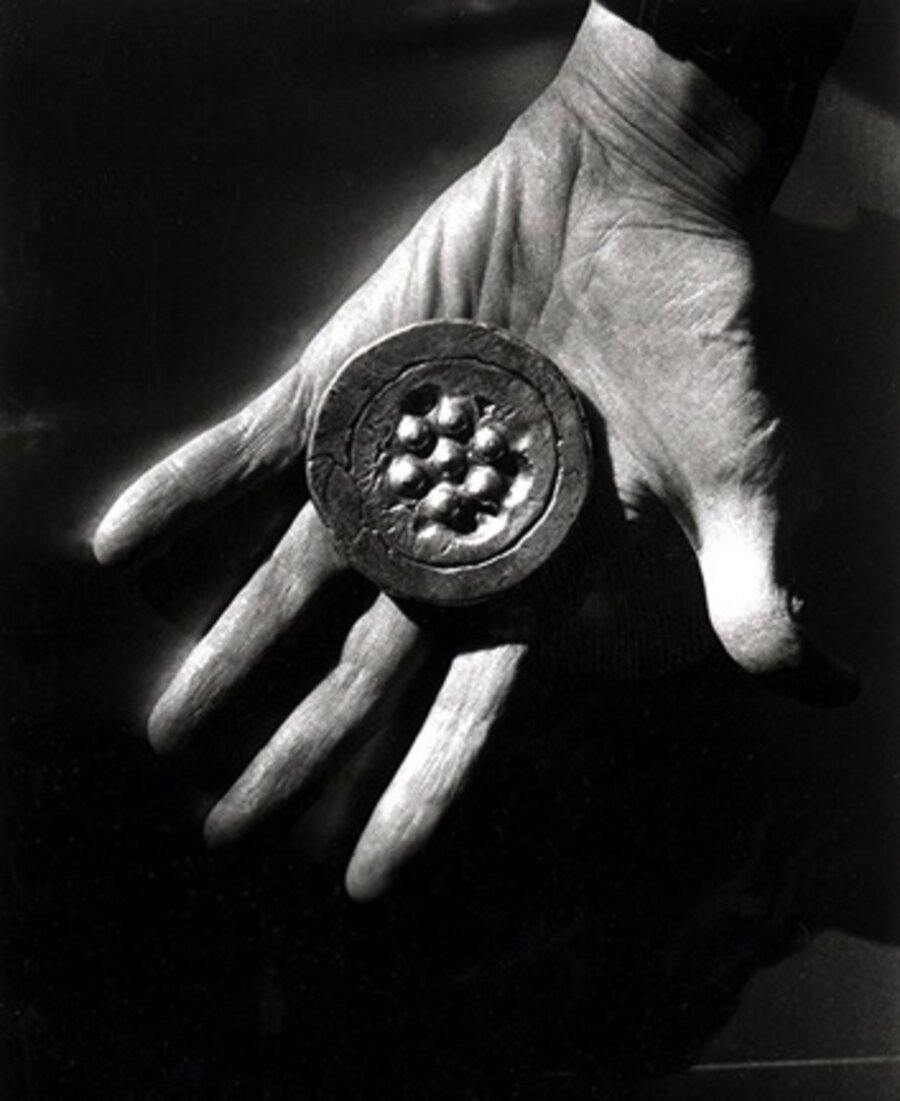 Marcel Duchamp, "Hand"