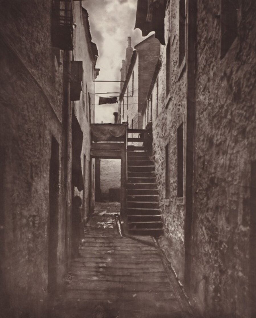 Plate 32: Close, No. 128 Saltmarket