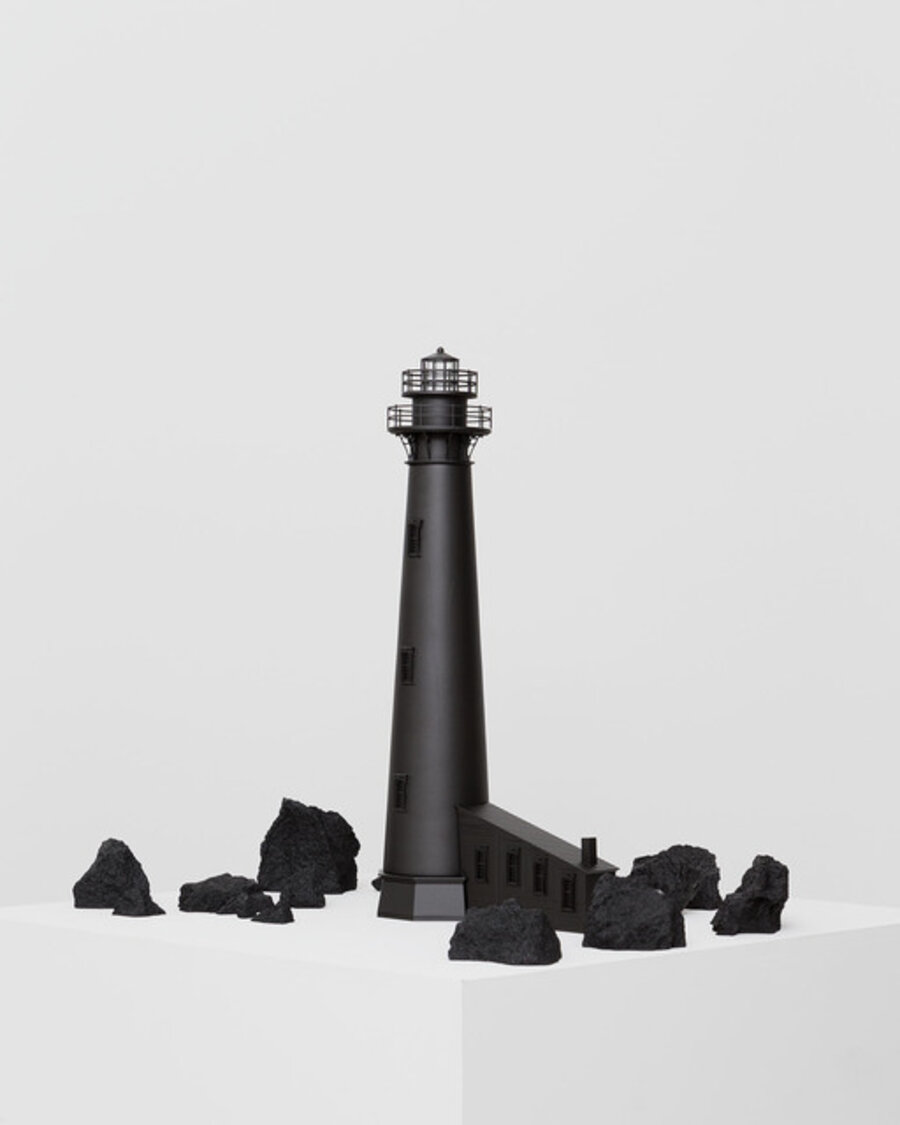 Black Lighthouse II / Faro negro II