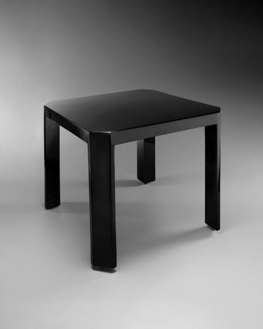 Coffee table in black lacquer wood
