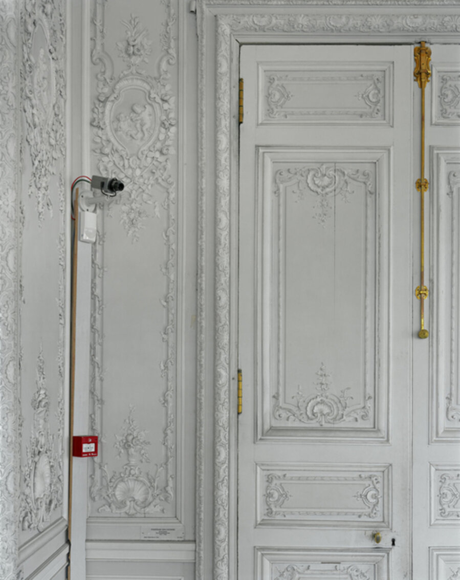 Security camera and boiserie detail, Grand cabinet de Madame Victoire, (54) CCE.01.052, Corps Central - R.d.C, Château de Versailles, Versailles, France Illustrated Parcours Vol.2 p. 180)