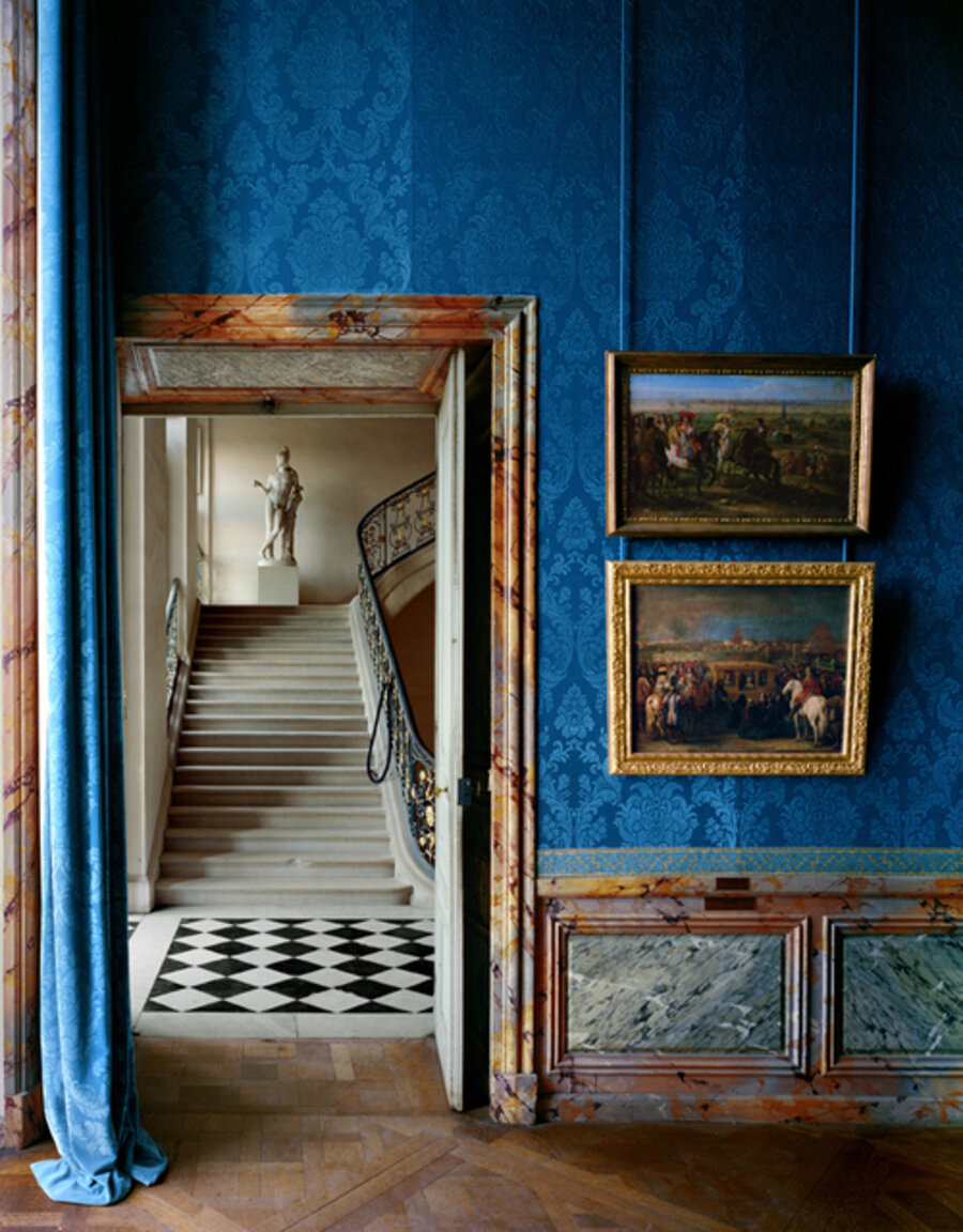 Foreground: Salle les campagnes militaires et le decor des residences royales, (93) ANR.02.011, background: Escalier Questel ANR.02.012, salles du XVII, Aile du Nord - 1er etage (RP.Vers.v1p149)