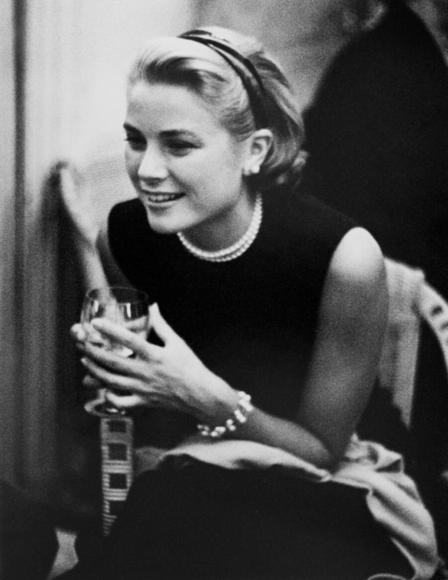 Grace Kelly during a person cocktail party at the Carlton Hotel, 1954v