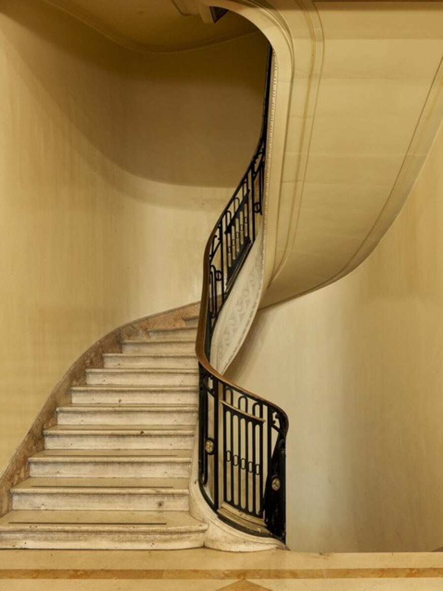 Downstairs Landing, Buenos Aires
