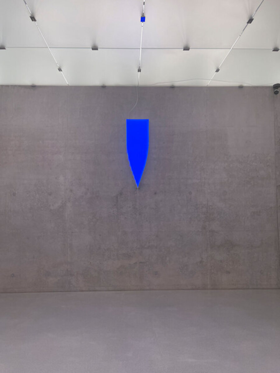 Alien Blue Window (500 S Buena Vista St, Zenem)
