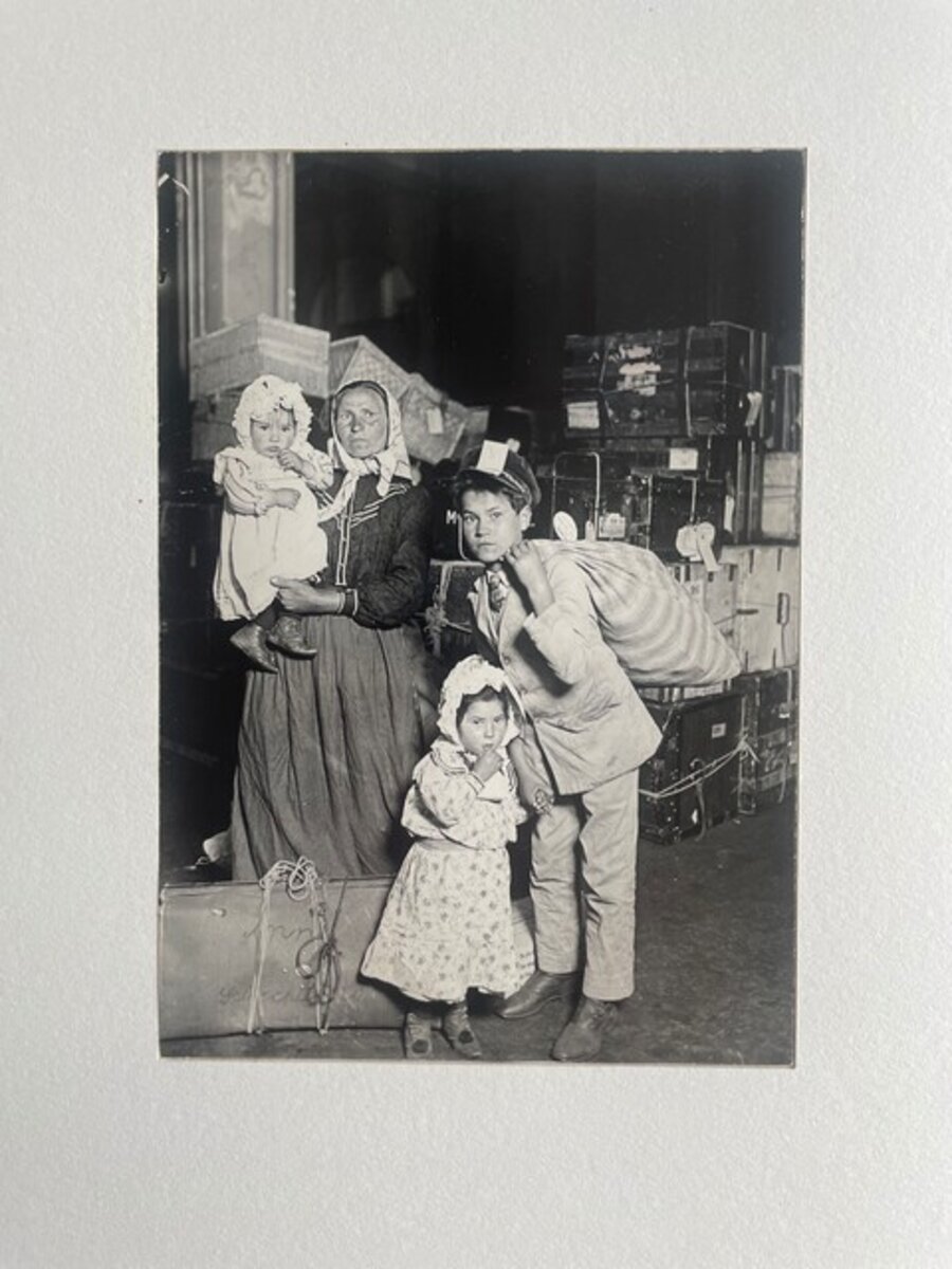 Italian family looking for Lost Baggage