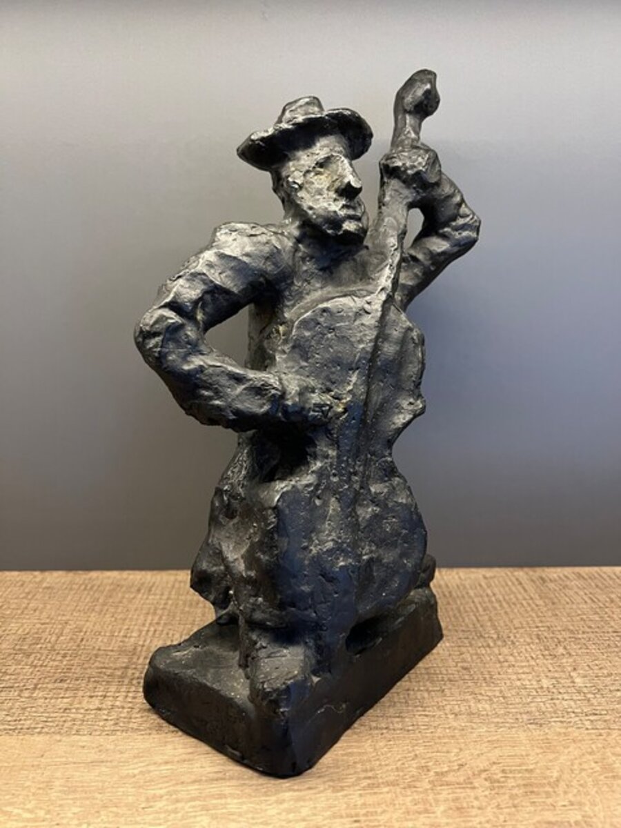 Double bass player