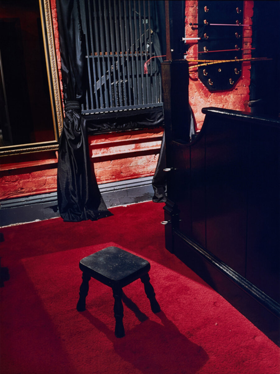 Dean Martin Room. From: Reich der Zeichen, Reich der Sinne