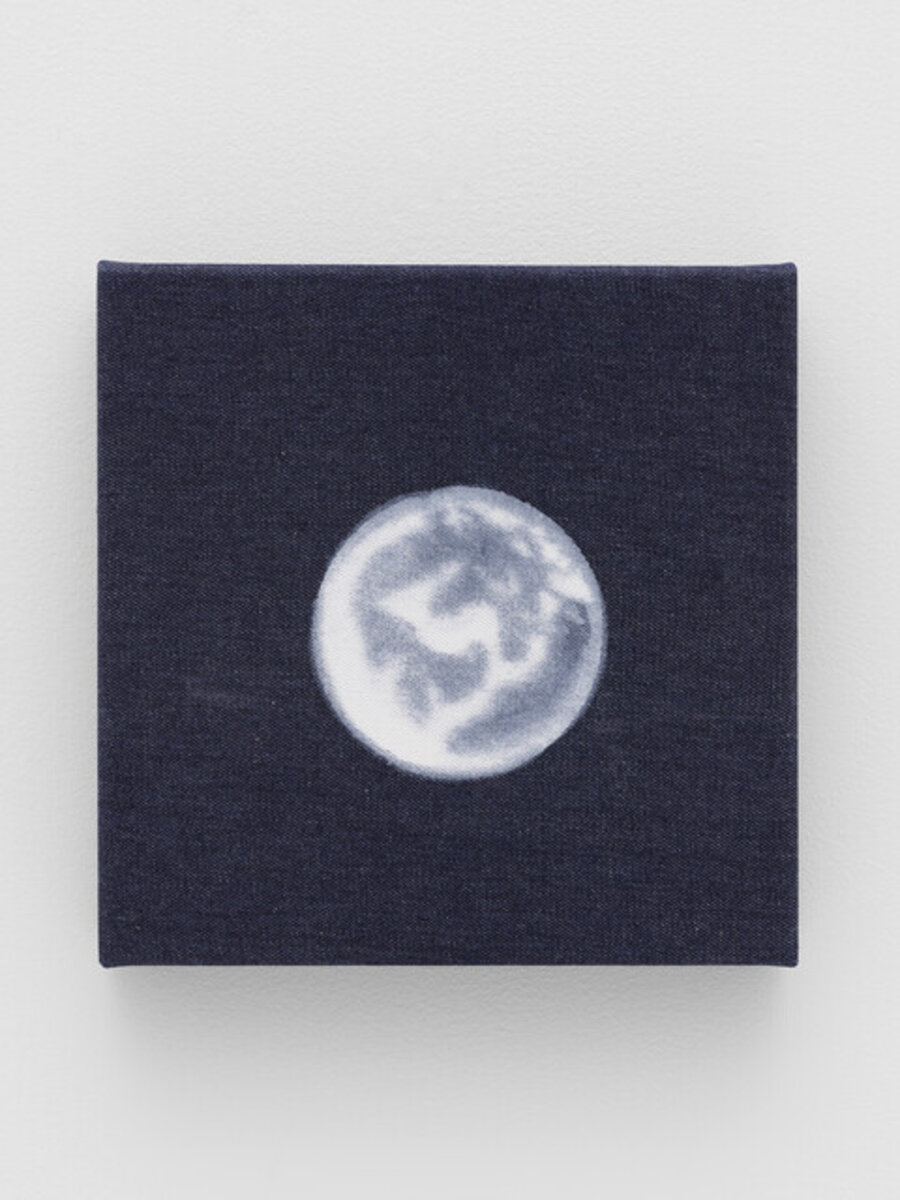 Natural Sign / Time Management (Leaky white moon)