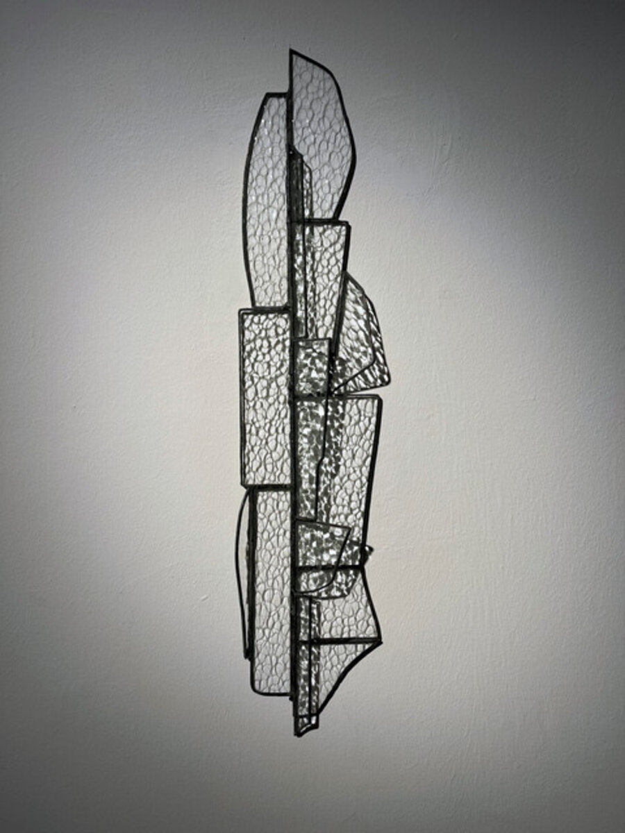 Vertical, clear fold