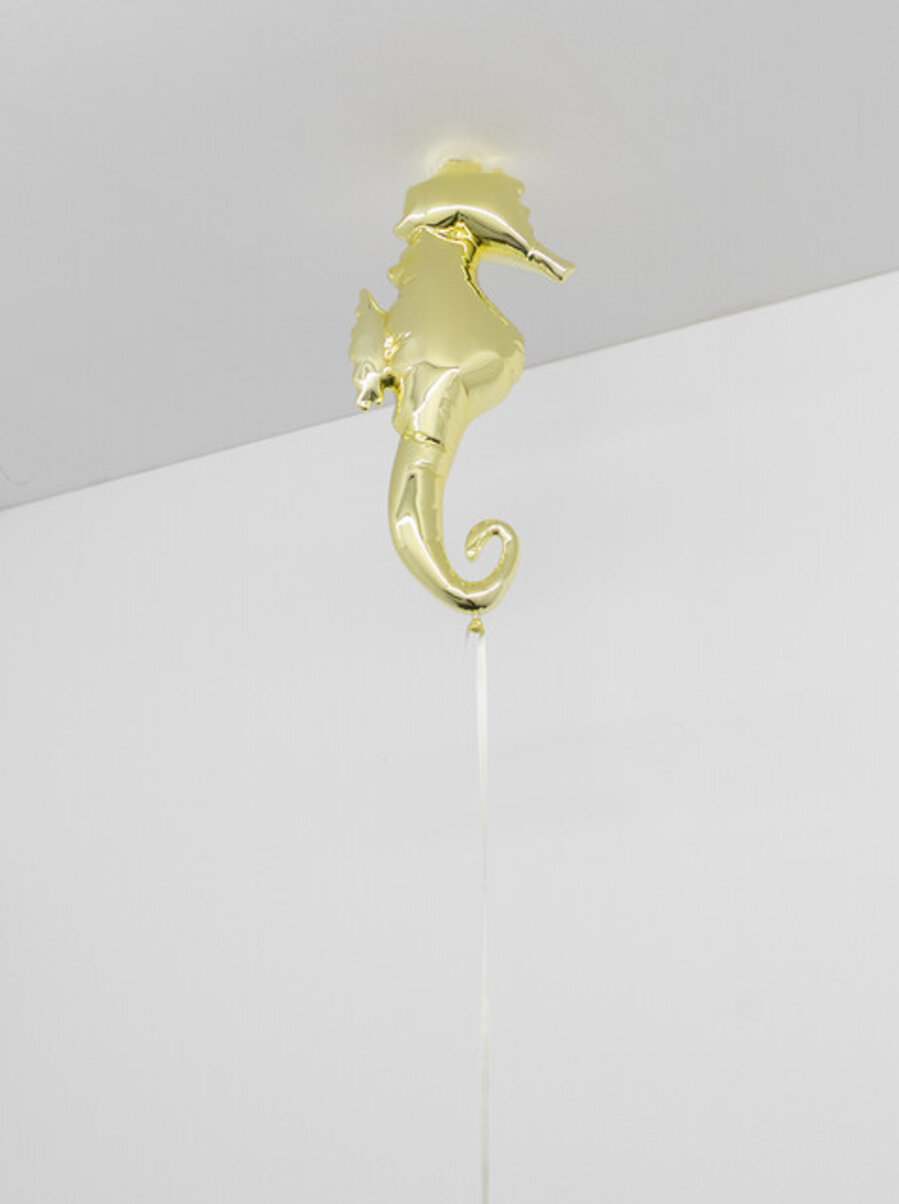 Seahorse Mirror Balloon (light yellow)