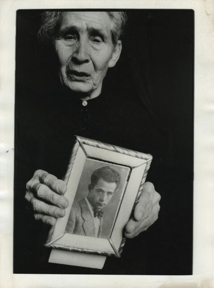 La Madre con il Ritratto del Figlio Scomparso, Mazzarino, 1984 - "A Mother with a photo of her missing son"