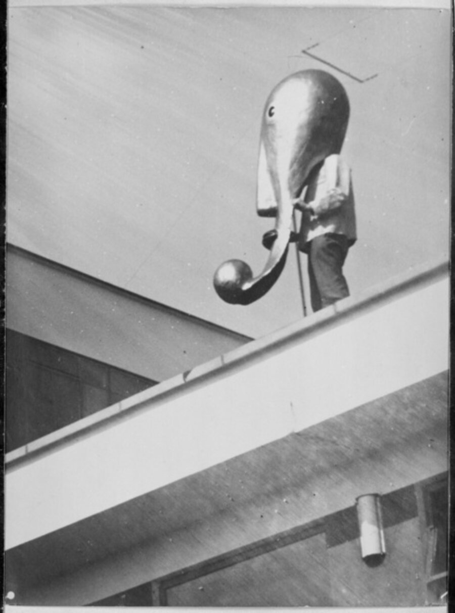 Masque de scène du Bauhaus sur le toit du Bauhaus de Dessau