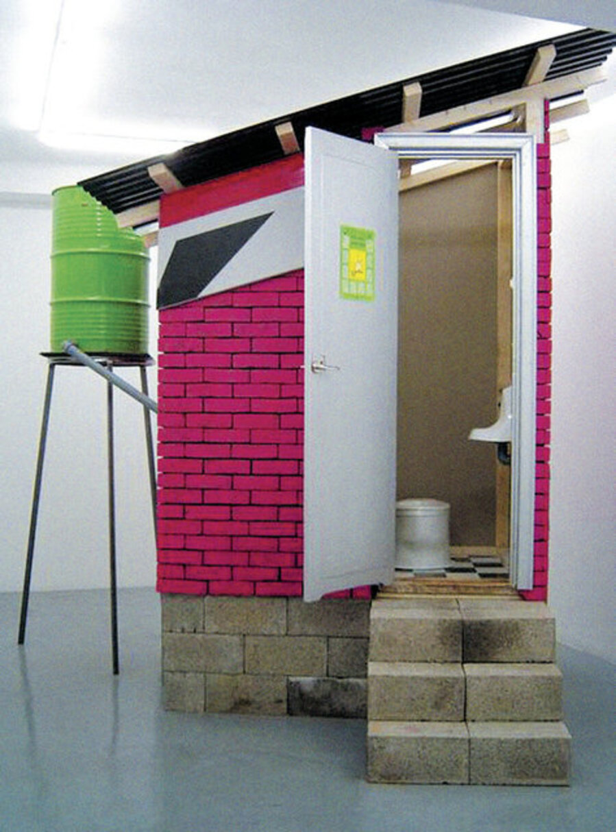 Caracas: Dry Toilet