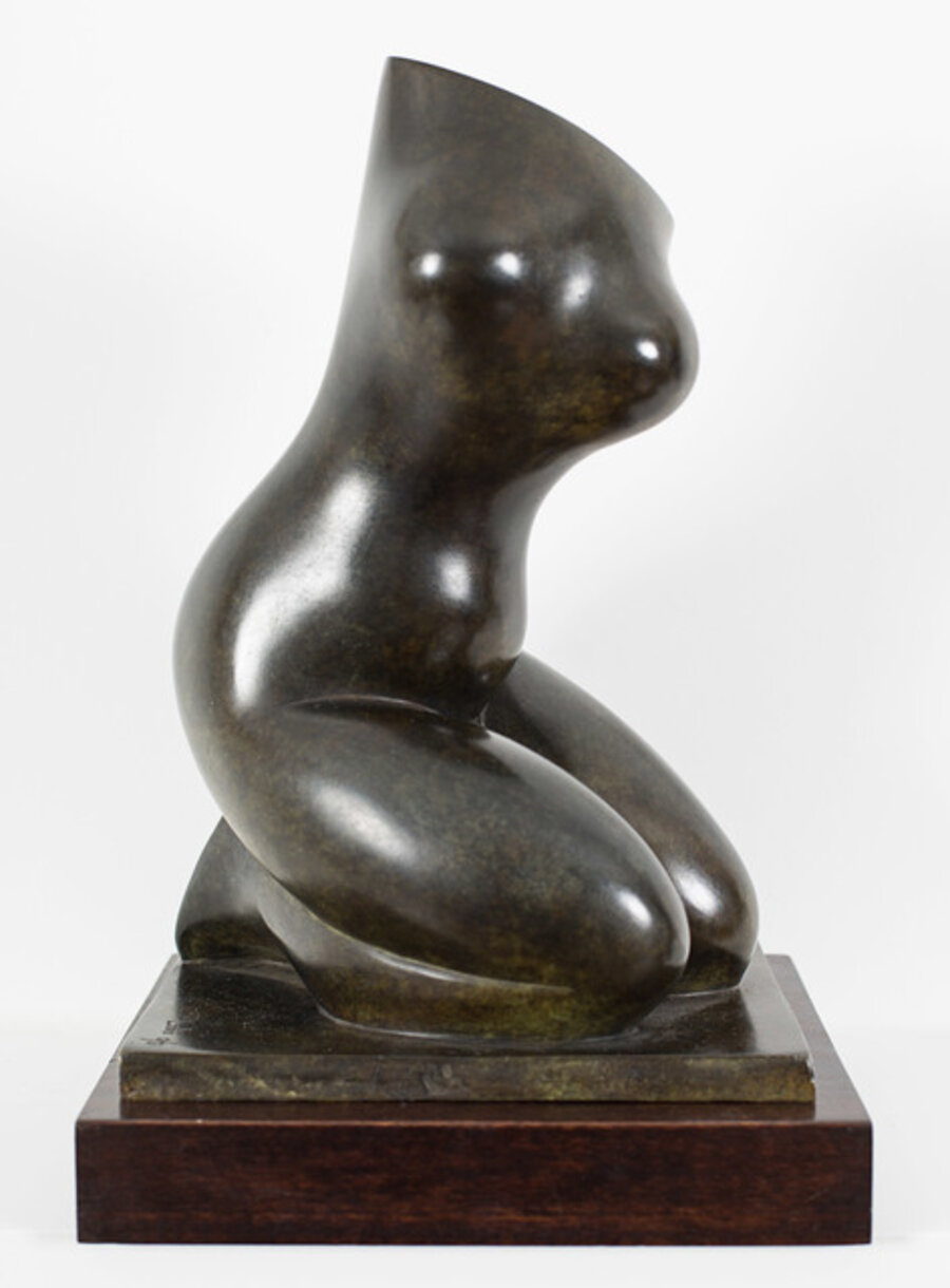 Torse Incliné en Avant sur Socle